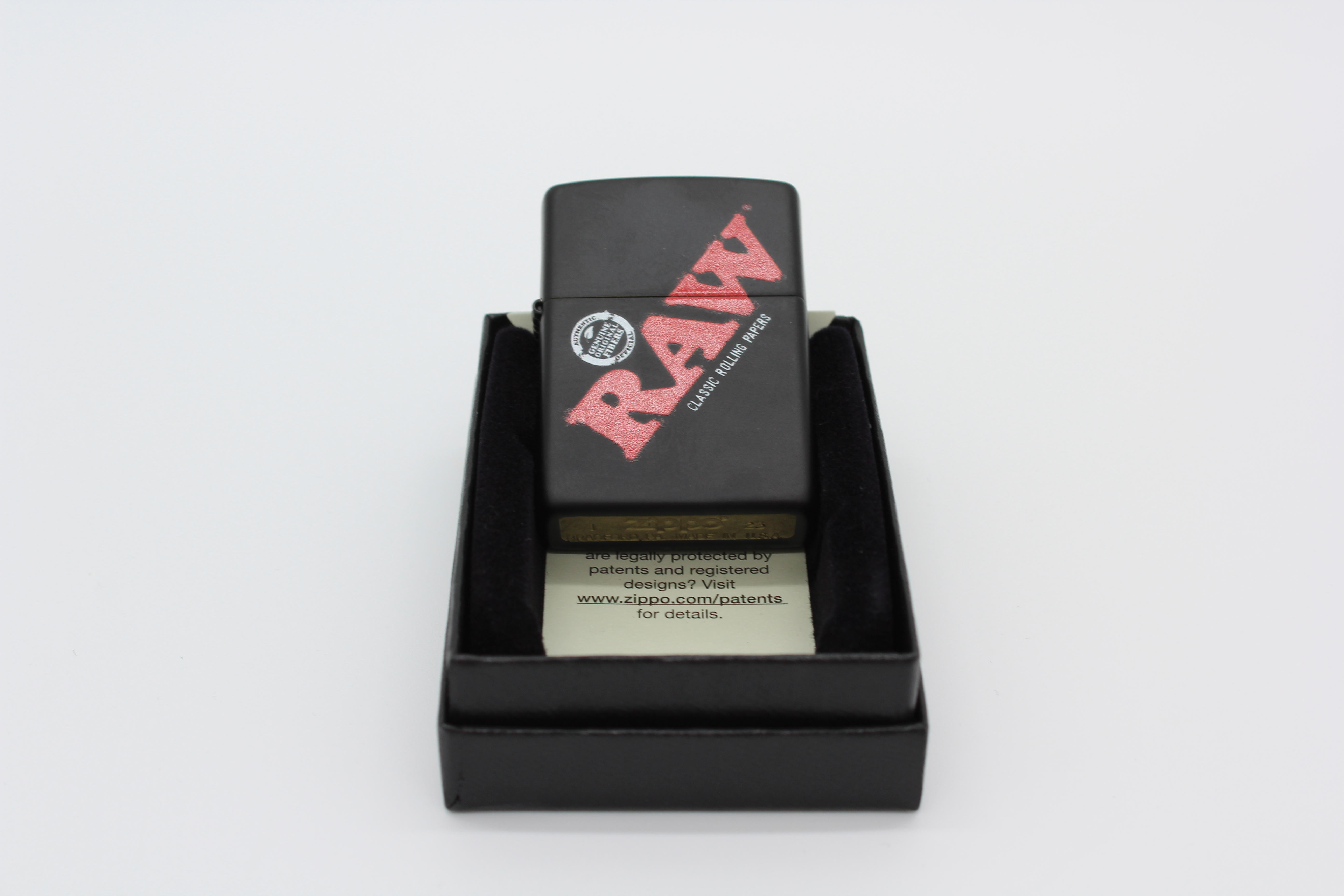 RAW Classic Rolling Papers Zippo-Feuerzeug – Schwarz